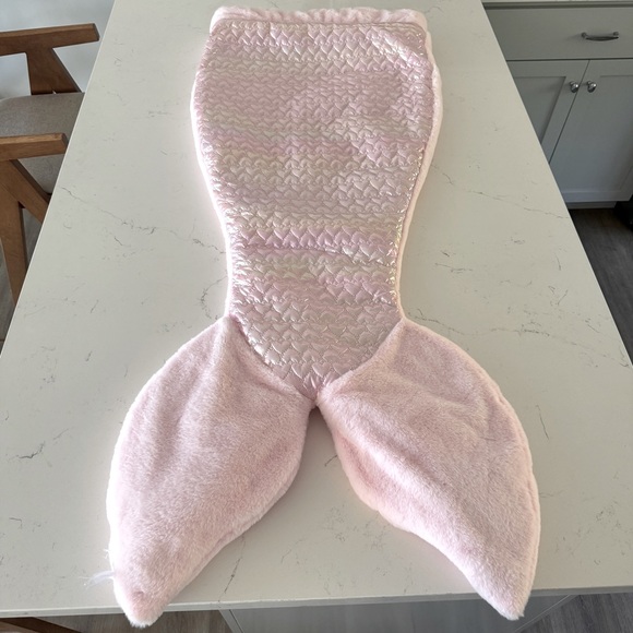 Mermaid Tail Blanket - Picture 1 of 4